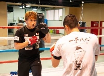 【デイリースポーツ】グリーンツダ本石会長 “弟”小松さんの死から１４年、 悲劇の滝訪れ約束の世界王者育成誓う 「俺が小松の夢を背負う」
